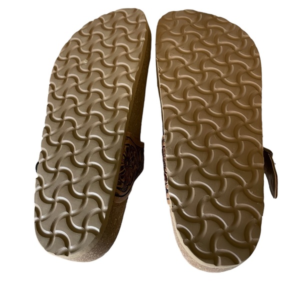 MYRA SANDALS GRASHIUS WESTERN HAND - TOOLED SANDALS | Leather - Picture 7 of 7